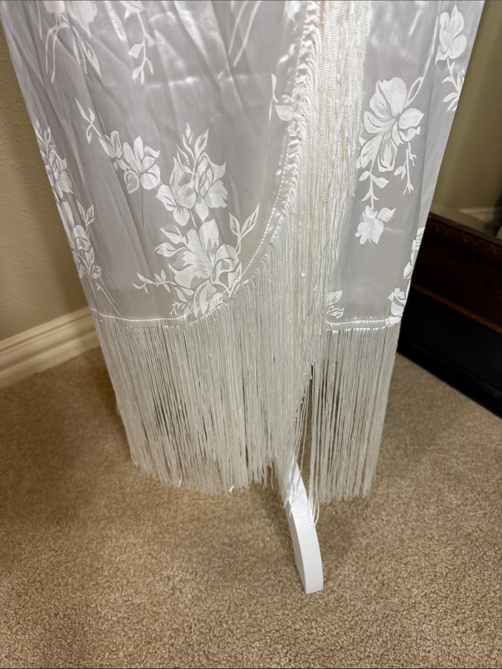 Lulu's White One-Shoulder Satin Floral Fringe Slip Dress size medium NWT - Picture 5 of 11